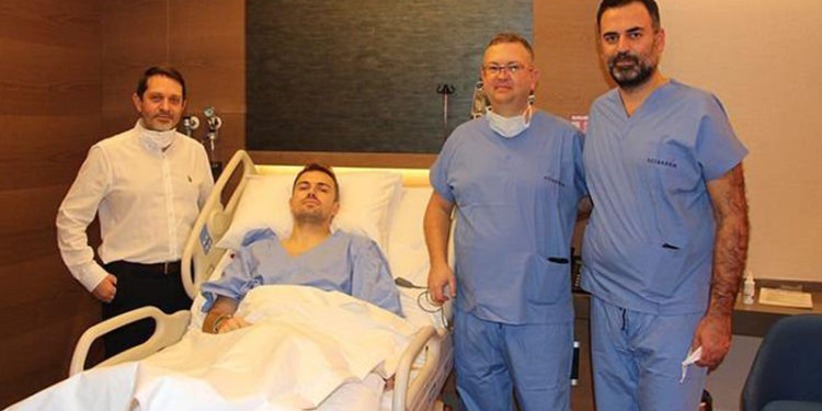 Beşiktaş kalecisi Mert Günok ameliyat oldu