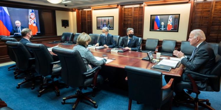 Biden'dan Rusya'ya "ağır yaptırım" tehdidi