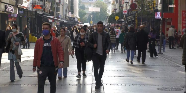 Bilim Kurulu Üyesi Prof. Dr.  Şener: Omicron varyantı 70 kat daha hızlı yayılıyor