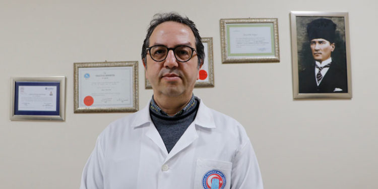 Bilim Kurulu Üyesi Prof. Dr. Şener'den Omicron açıklaması: Kötümser tahminle başka bir varyant forumuna dönebilir