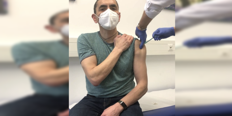 BioNTech'in CEO'su Uğur Şahin, aşı olmadığı iddialarına fotoğrafıyla yanıt verdi