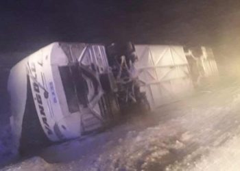 Bitlis’te tipi nedeniyle 2 otobüs devrildi: 35 yaralı