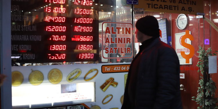 Bloomberg: Erdoğan ekonomik kriz nedeniyle alt sınıfların desteğini kaybediyor