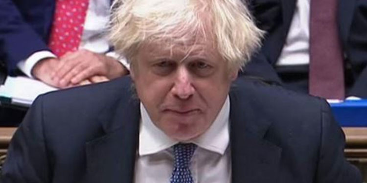 Boris Johnson, İngiltere'de başbakanlık çalışanlarının 'Noel partisi' iddialarıyla dalga geçtikleri video nedeniyle özür diledi