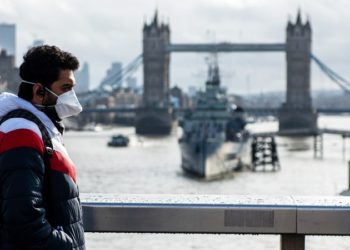 Britanya'da uzmanlardan tavsiye: Omicron varyantı karşısında tam kapanma benzeri kısıtlamalar gerekiyor