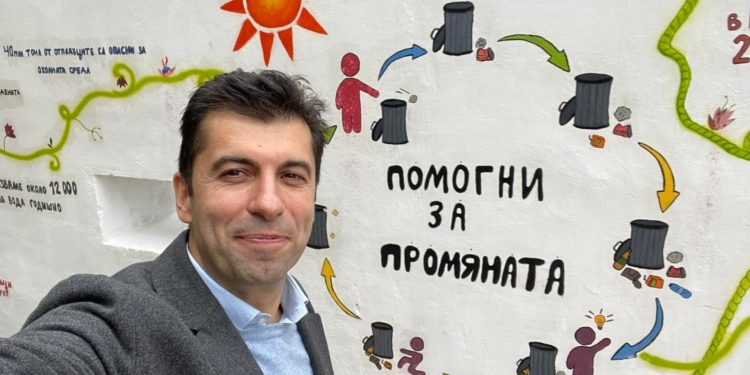 Bulgaristan’da hükümet krizi sona erdi: Harvard eğitimli Petkov başbakan oldu
