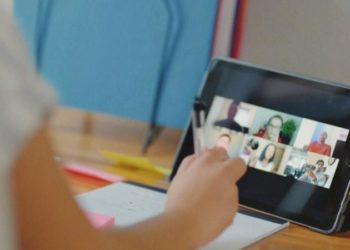 CEO, Zoom üzerinden yapılan konuşmada 900 çalışanını işten çıkardı