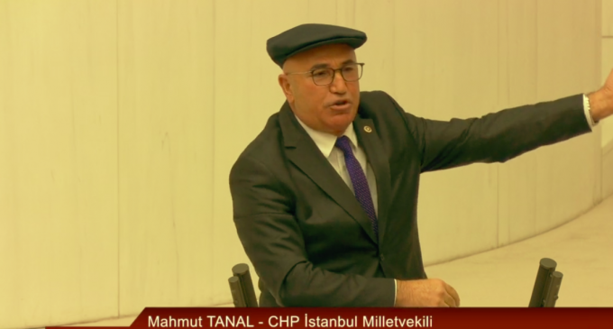 CHP’li Tanal ‘şapkalarla’ başkanlık sistemini anlattı