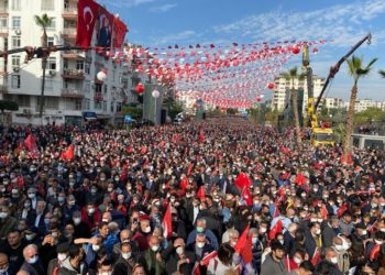 CHP seçim startını Mersin’den verdi: 37 bin kişilik alan tamamen doldu