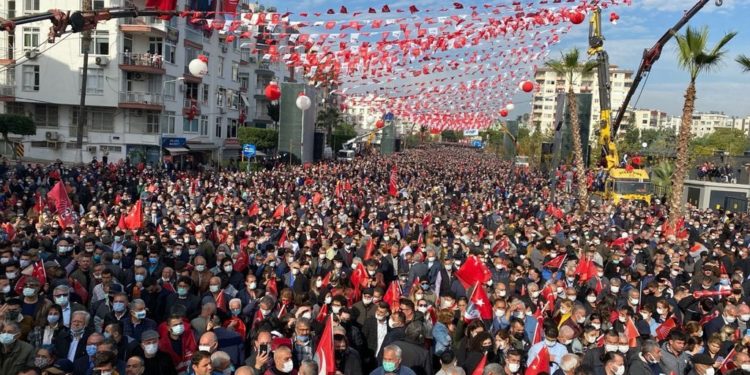 CHP seçim startını Mersin’den verdi: 37 bin kişilik alan tamamen doldu