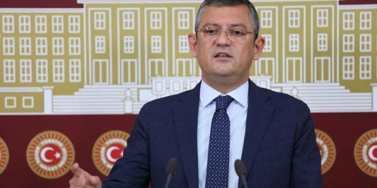 CHP'li Özel: Soylu bir meczup değilse, sizi dinle kandıran biridir