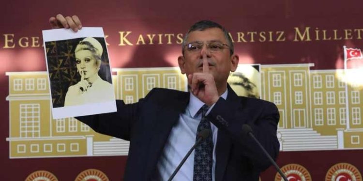 CHP'li Özel'den Erdoğan'a fotoğraflı yanıt: Allah aşkına sus