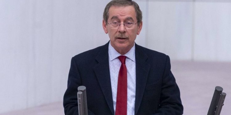 CHP'li Şener: Sizin ya bütçeniz yanlış ya da söyledikleriniz; ülke böyle kararsız yönetilmez