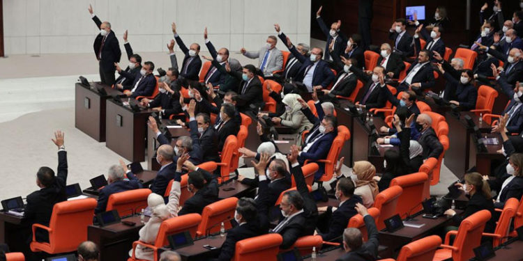 CHP'nin protesto edeceğini duyurduğu TÜİK, 2022 yılı bütçe görüşmelerinde Meclis'e gitmedi