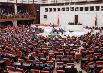 CHP’li Özer rüşvet iddialarına inanmayan Pakdemirli’ye dosya verdi