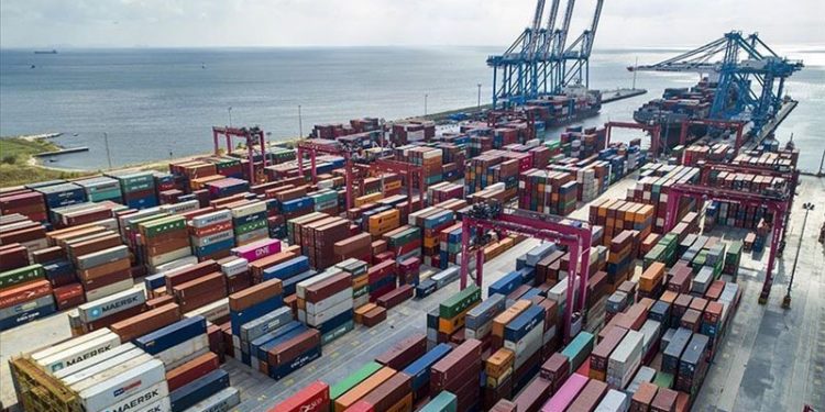 Cari denge 3,16 milyar dolar fazla verdi