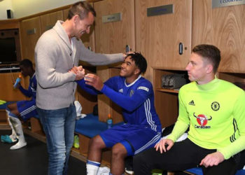 Chelsea efsanesi John Terry yuvaya döndü