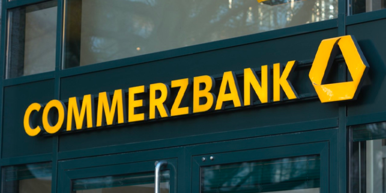Commerzbank, dolar/TL tahminini yükseltti
