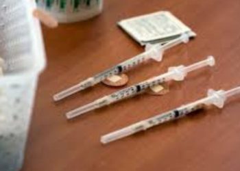 Covid-19 aşısı yaptırmayan 200'e yakın sağlık çalışanı işten çıkarıldı