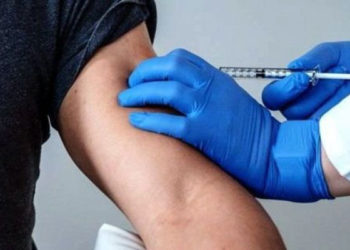 Covid aşısı: Almanya'da sağlık çalışanları için aşı zorunlu olacak