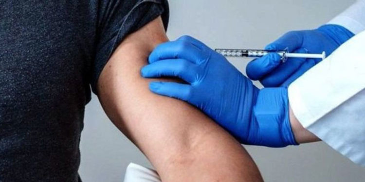 Covid aşısı: Almanya'da sağlık çalışanları için aşı zorunlu olacak