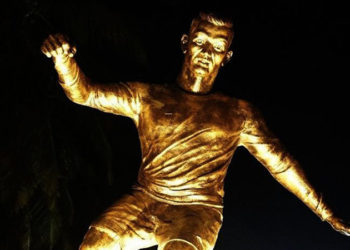 Cristiano Ronaldo heykeli protesto edildi: Hayal kırıklığı