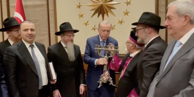 Cumhurbaşkanı Erdoğan, Hahambaşı heyetini kabul etti