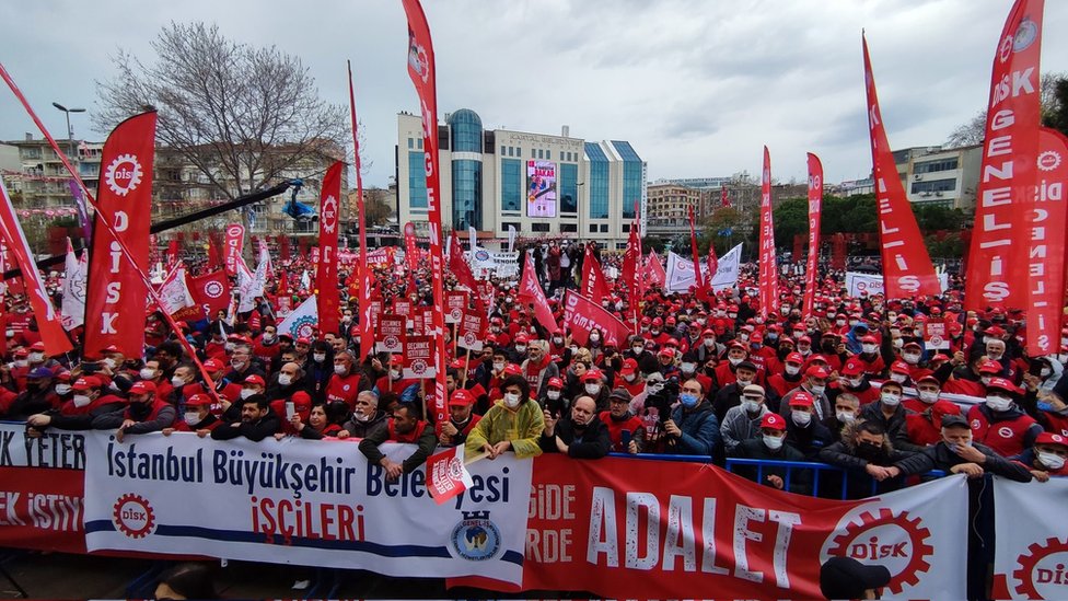 DİSK'ten 'Geçinmek istiyoruz' mitingi: "Her gece uykuya dalmadan faturaları nasıl ödeyeceğiz diye düşünüyoruz"