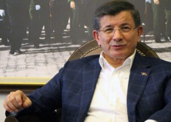 Davutoğlu: AKP'de bir tek taş sökülürse çöküş görülecek