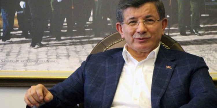 Davutoğlu: AKP'de bir tek taş sökülürse çöküş görülecek