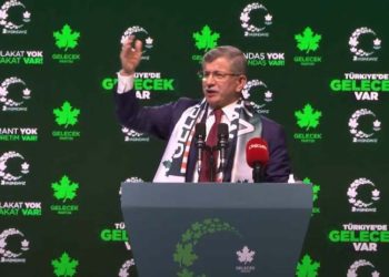 Davutoğlu: Kimimizin evi kurşunlandı, kimimiz sokak ortasında saldırıya uğradı