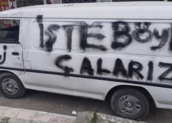 Depoyu soyarken kullandıkları araca ‘İşte böyle çalarız’ yazdılar