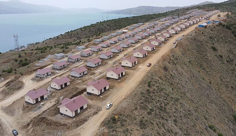 Deprem konutları ihalesini AKP'li eski vekilin akrabalarına vermişler