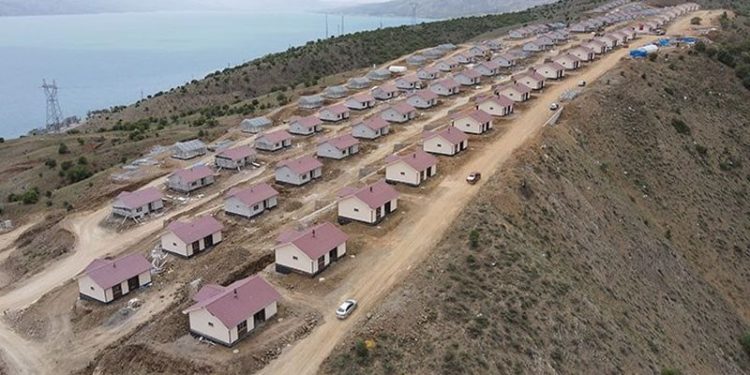Deprem konutları ihalesini AKP'li eski vekilin akrabalarına vermişler