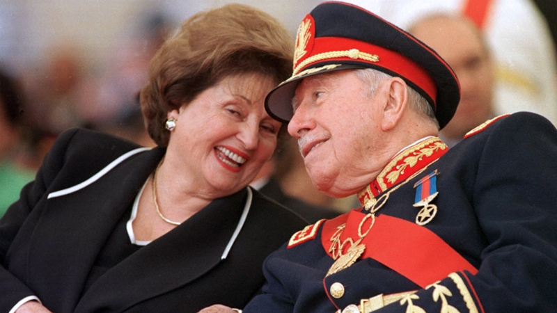 Diktatör Pinochet'nin eşi Lucia Hiriart 99 yaşında öldü, Şili'de sevinç gösterileri yaşandı