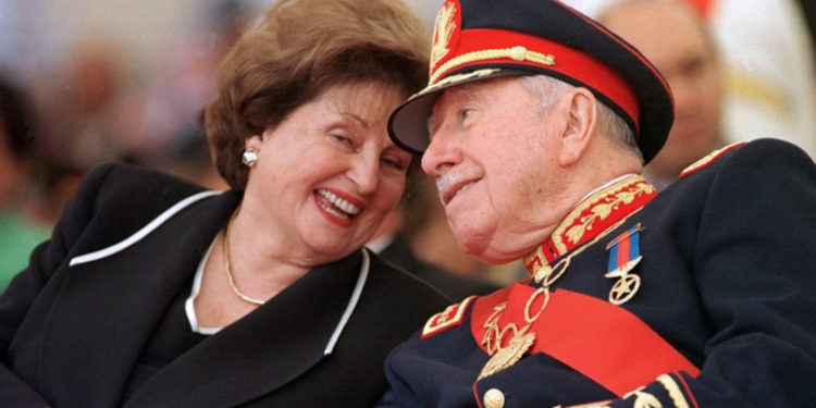 Diktatör Pinochet'nin eşi Lucia Hiriart 99 yaşında öldü, Şili'de sevinç gösterileri yaşandı