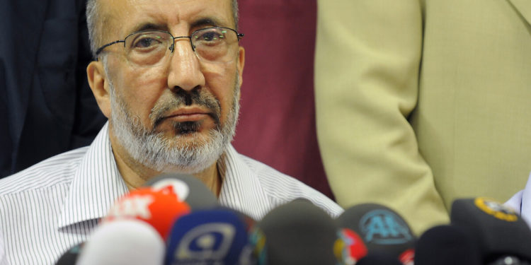 Dilipak: Doları çıkaran da düşüren de Allah’tır