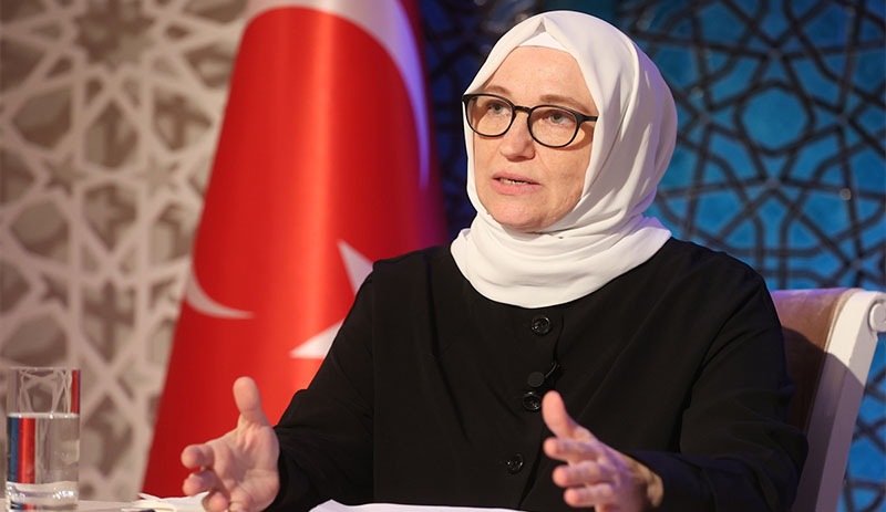 Diyanet İşleri Başkanı’nın eşi Kuran kurslarını, müftülükleri geziyor: ‘İcazet belgesi’ dağıtıyor