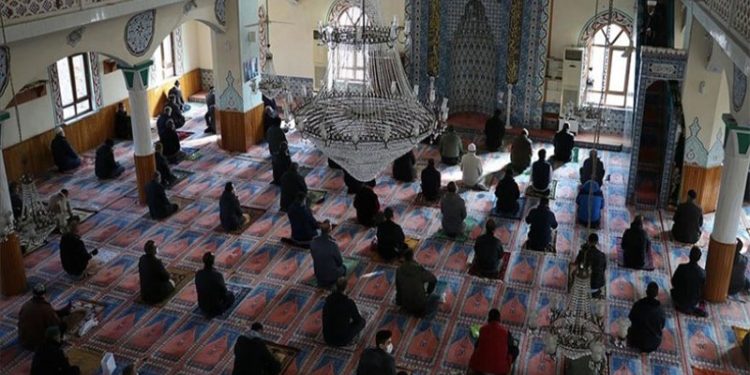 Diyanet camilerden T.C.’yi kaldırıyor