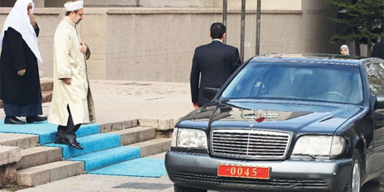 Diyanet İşleri Başkanı Erbaş ‘Korkumuzdan yeni araba alamıyoruz’ demişti: Otoparkta yeni araca yer yok