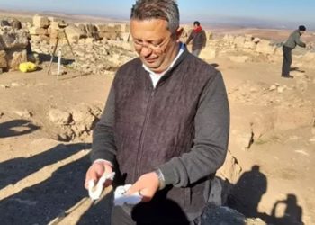 Diyarbakır'da 1600 yıllık flüt ve anahtarlı yüzük bulundu