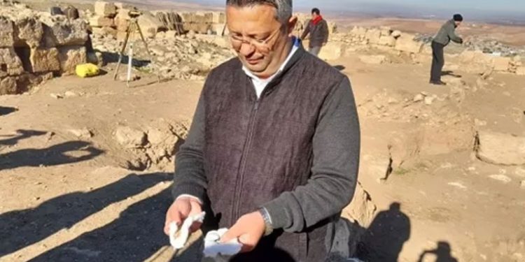 Diyarbakır'da 1600 yıllık flüt ve anahtarlı yüzük bulundu