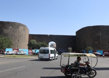 Diyarbakır'da toplu ulaşıma ve ekmeğe zam