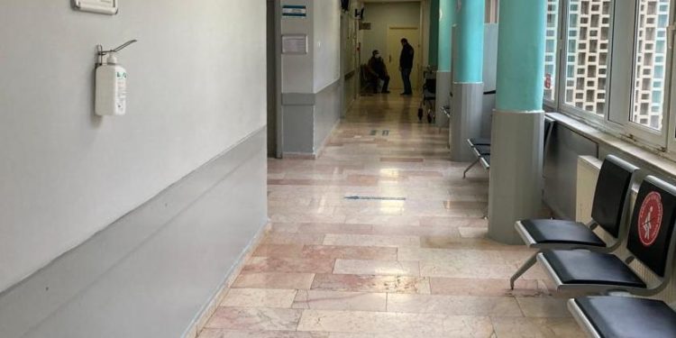 Doktorlar greve çıktı, hastane koridorları boş kaldı