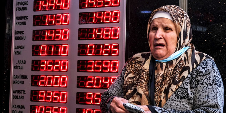 Dolar: TL'deki değer kaybı Erdoğan'ı neden endişelendirmiyor?