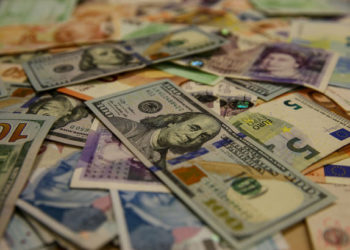 Dolarda yeni rekor 14,75 TL