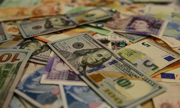 Dolarda yeni rekor 14,75 TL