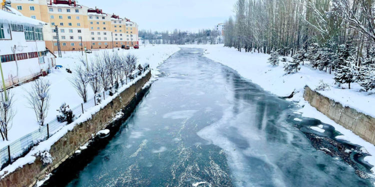 Doğu Anadolu buz kesti: İmranlı eksi 26.6 derece