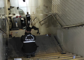 Doğum gününde araçla metro alt geçidine düşen genç hayatını kaybetti