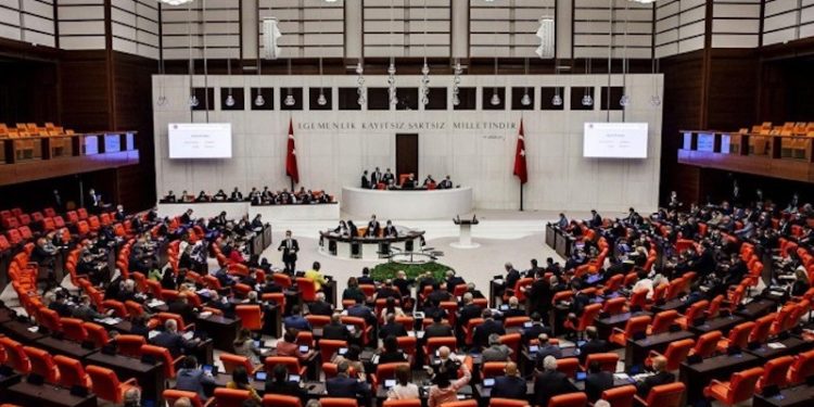 Döviz kuru Meclis’te gündem oldu: Bugün dolar 14,50, haberiniz var mı?